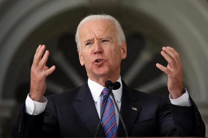 Biden pide al Supremo cancelar demandas sobre el muro y el asilo