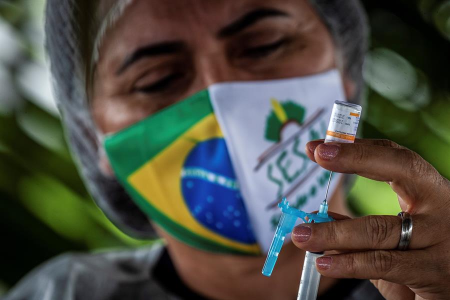 Brasil arranca la vacunación masiva contra la covid en un municipio