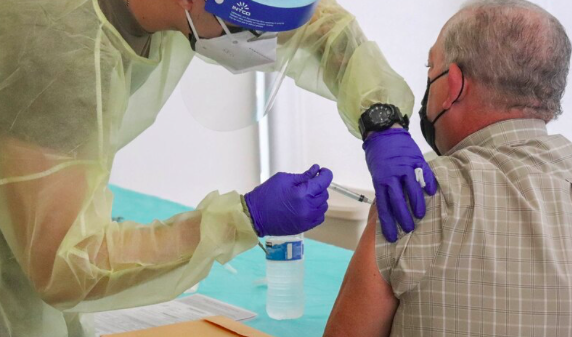 Puerto Rico vacunará contra el covid-19 sólo a mayores de 65 años dentro de un mes