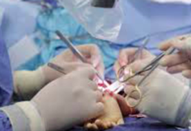 Un hospital de EE.UU. anuncia el primer trasplante exitoso de cara y manos