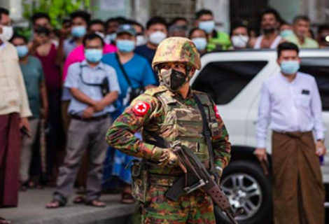 Protesta crece en Birmania mientras siguen las detenciones