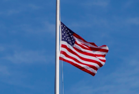 Decretan banderas a media asta en Florida en honor a víctimas de Parkland