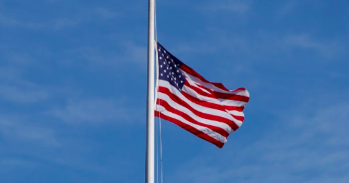 Decretan banderas a media asta en Florida en honor a víctimas de Parkland