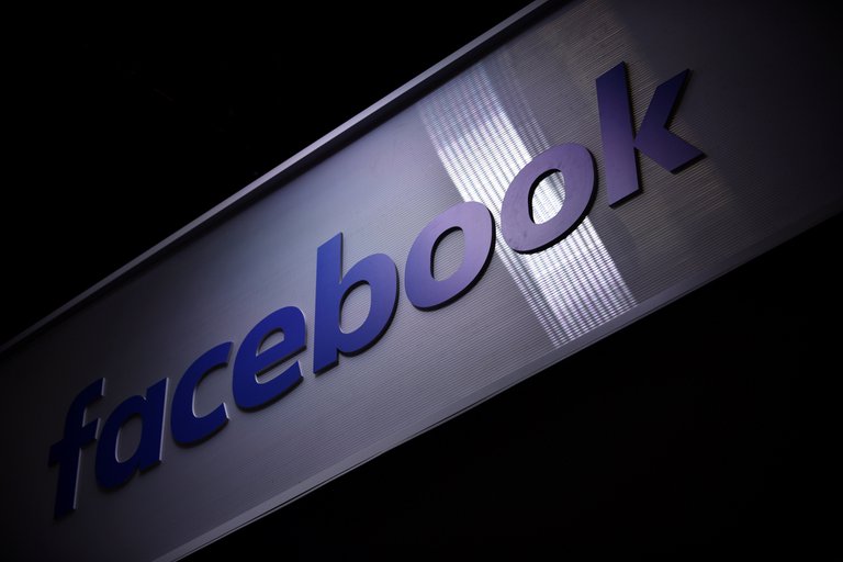 Facebook aumentó la supresión de mensajes de odio y acoso a finales de 2020