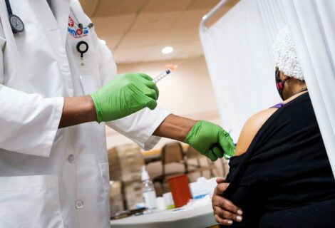 Nueva York registra una demanda récord de vacunas tras ampliar los criterios