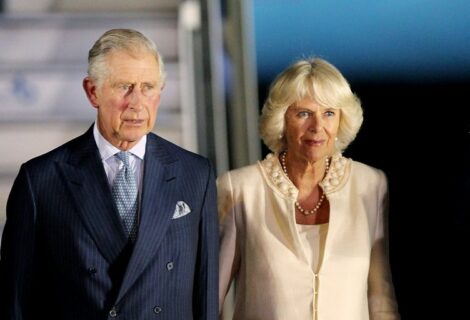 Príncipe Carlos y Camilla han sido vacunados contra la covid-19