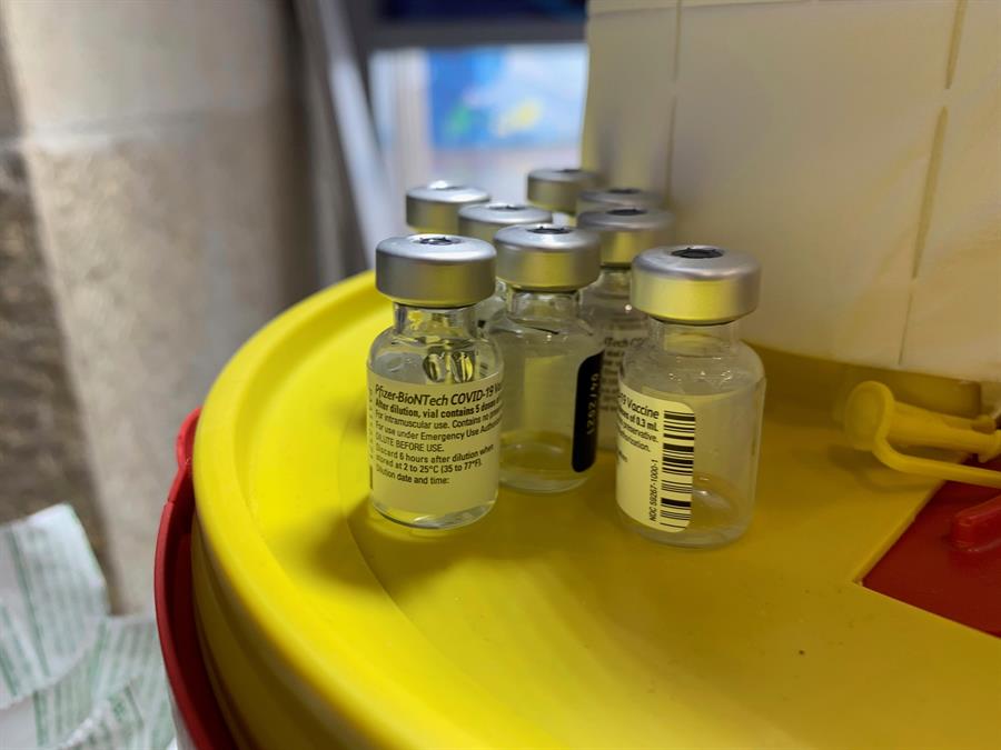 Vacuna de Pfizer puede neutralizar tres variantes del SARS-Cov-2