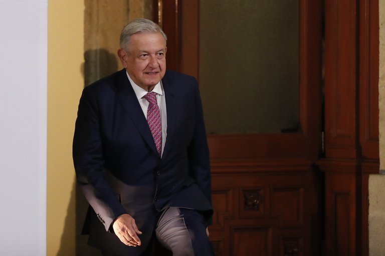 Presidente mexicano presume de buen estado de salud tras el covid-19