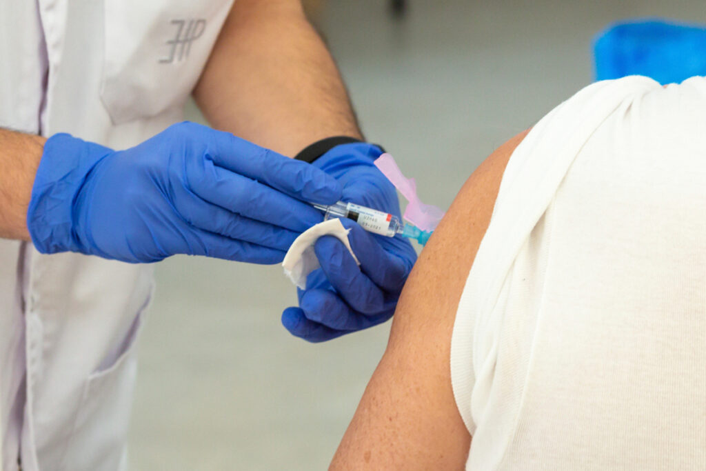 Moderna inicia la fase final de pruebas de su vacuna para niños