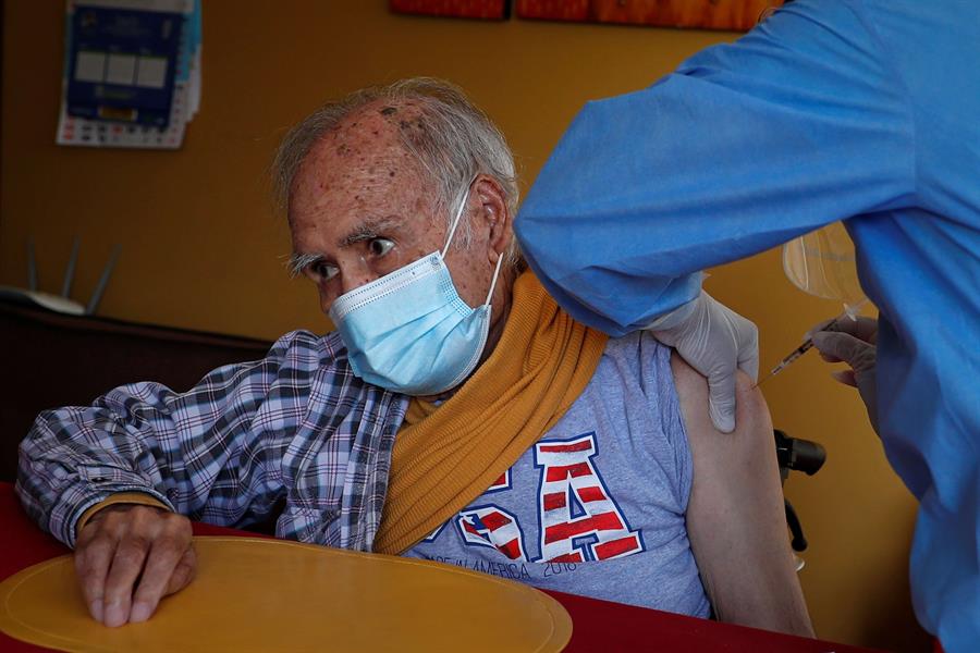 Perú promete vacunar a 9 millones de personas hasta julio