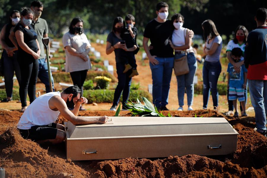 Brasil registra 3.780 nuevas muertes por covid-19