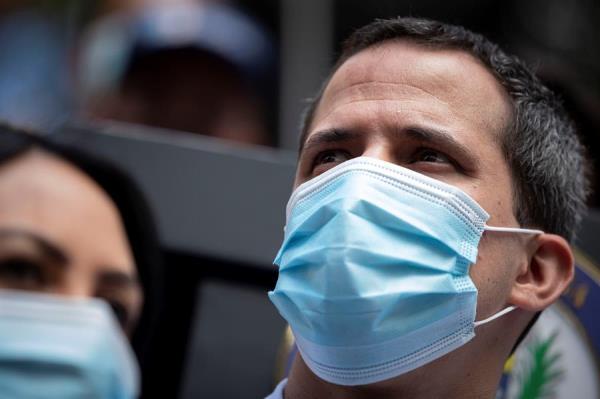 Guaidó dice que Maduro ha dado un manejo policial a la pandemia en Venezuela