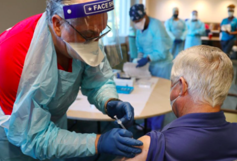 Miami pone en marcha el primer centro federal de vacunación contra el Covid-19