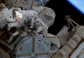 Astronautas realizan otra caminata para trabajar en paneles solares de la EEI