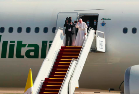 El papa llegó a Roma de regreso de su histórico viaje a Irak