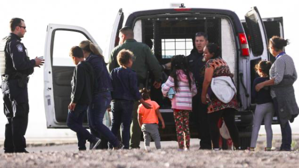 Patrulla fronteriza de EEUU tiene en custodia a 3.200 migrantes menores