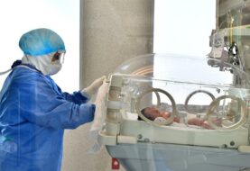 Bebé nacido de madre vacunada tiene anticuerpos de la covid-19