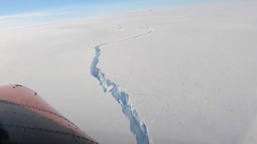Iceberg gigante se desprende de la Antártida