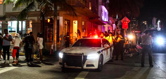 Arrestan en Miami Beach a turistas acusados de violar a mujer hallada muerta