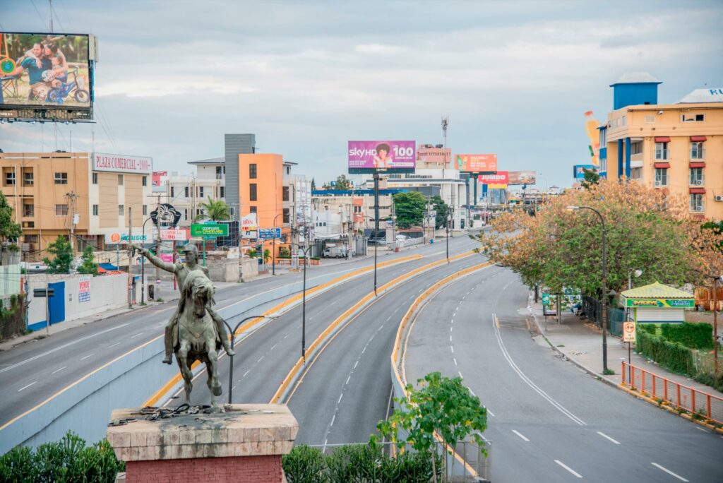Toque de queda se mantiene en Santo Domingo