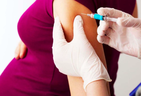 EE.UU. recomienda a las embarazadas vacunarse contra el covid-19
