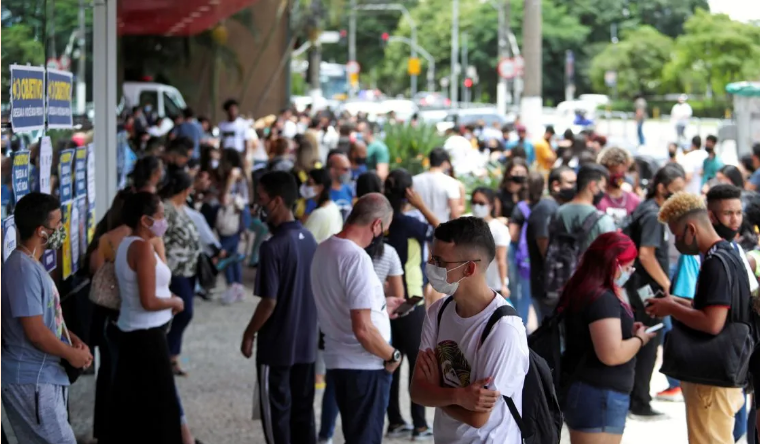 Sao Paulo reabre comercios e iglesias pese a las altas cifras