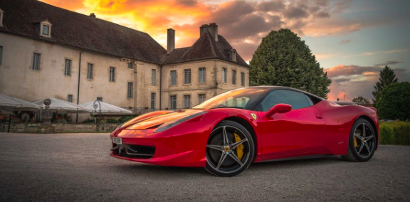 Ferrari lanzará su primer modelo eléctrico en 2025