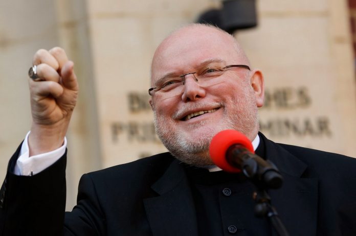 Cardenal renuncia a condecoración por abusos sexuales