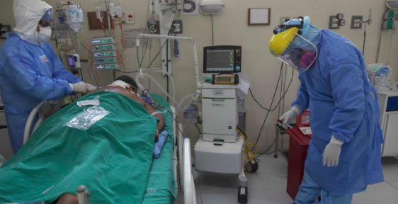 Mueren 15 trabajadores sanitarios más en Venezuela por la covid-19, según ONG