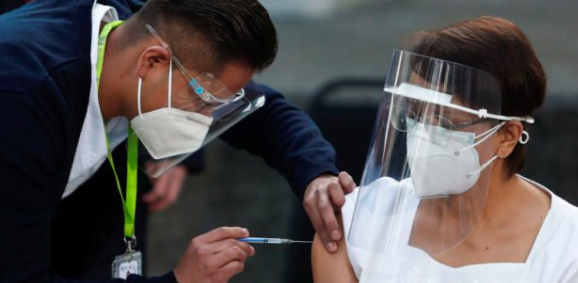 Médicos particulares en México exigen recibir la vacuna anticovid