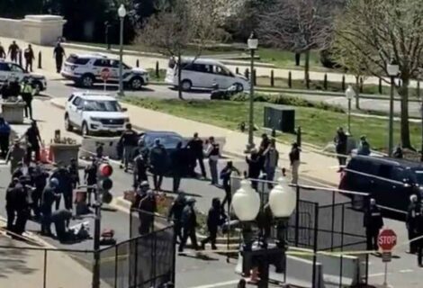 Carro atropella a dos policías en el Capitolio de EEUU