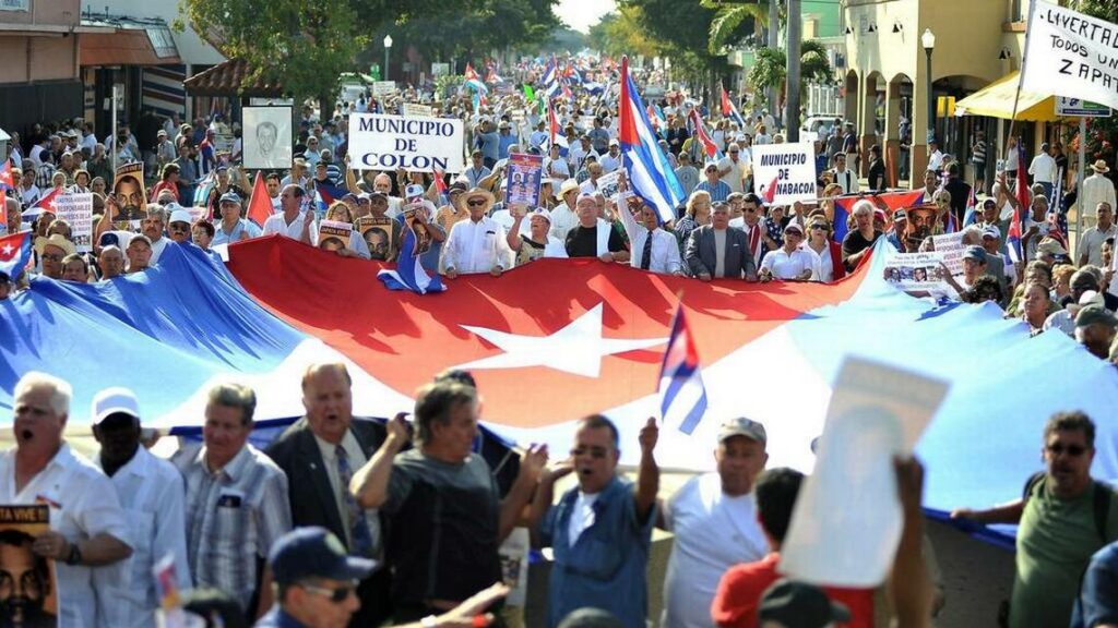 Exilio cubano planea salir de la dictadura
