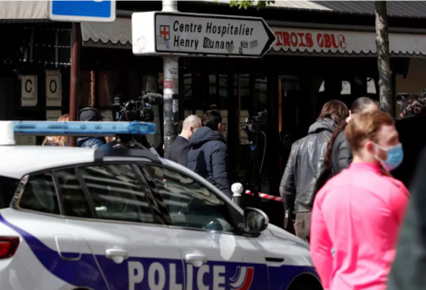 Un muerto y una herida en tiroteo frente en París