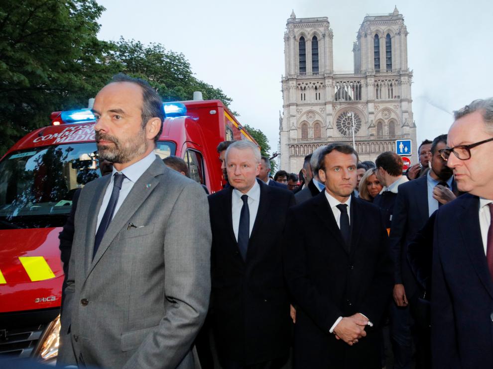 Macron promete reconstrucción de Notre Dame para 2024
