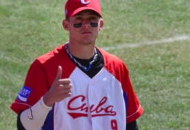 Federación Cubana de Béisbol confirma deserción del segunda base César Prieto