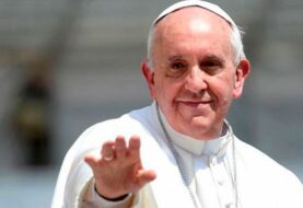 Papa criticó con los curas que bendicen armas