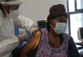 Bolivia recibe otro lote de vacunas