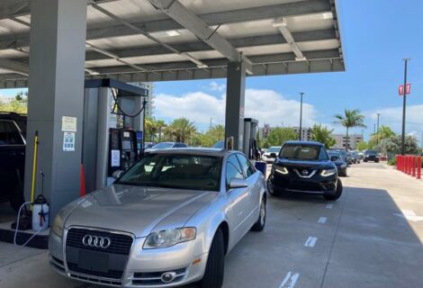 El pánico dispara la compra de gasolina en Florida pese a que no hay escasez
