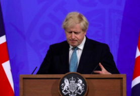 Johnson alerta de que la variante india amenaza la desescalada en Reino Unido