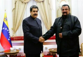 Maduro recibe al actor Steven Seagal en Miraflores
