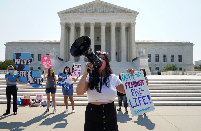 Derecho al aborto en EEUU pende de un hilo