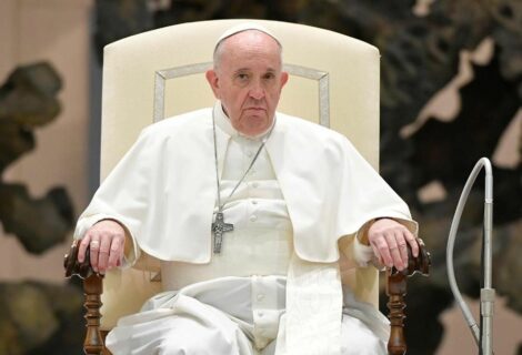 El papa preocupado por audiencia de medios vaticanos