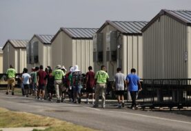 EEUU cierra dos centros de inmigrantes por maltratos