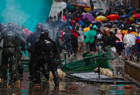 Fiscalía y Defensoría vinculan 20 muertes al mes de protestas en Colombia