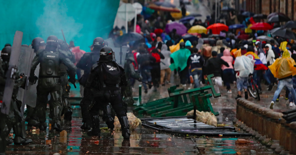 Fiscalía y Defensoría vinculan 20 muertes al mes de protestas en Colombia