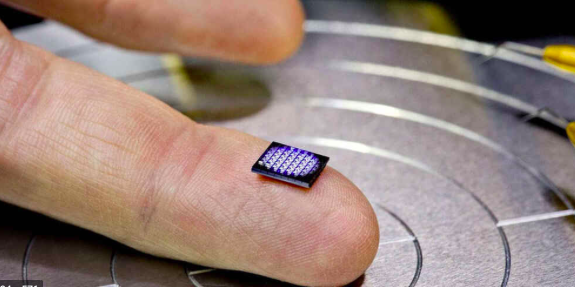 El chip ordenador más pequeño del mundo lo tiene IBM