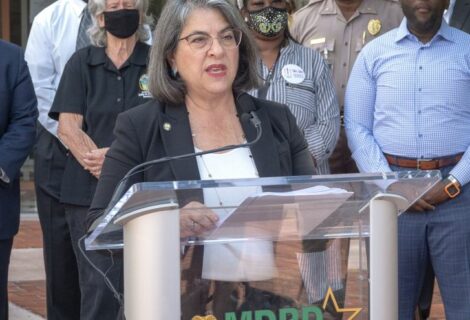 Alcaldesa de Miami tilda de "vergonzosos" los tiroteos