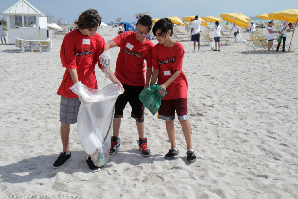Miami Beach involucra a estudiantes contra la contaminación