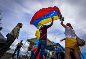 Venezolanos piden apoyo para ciudadanía por TPS