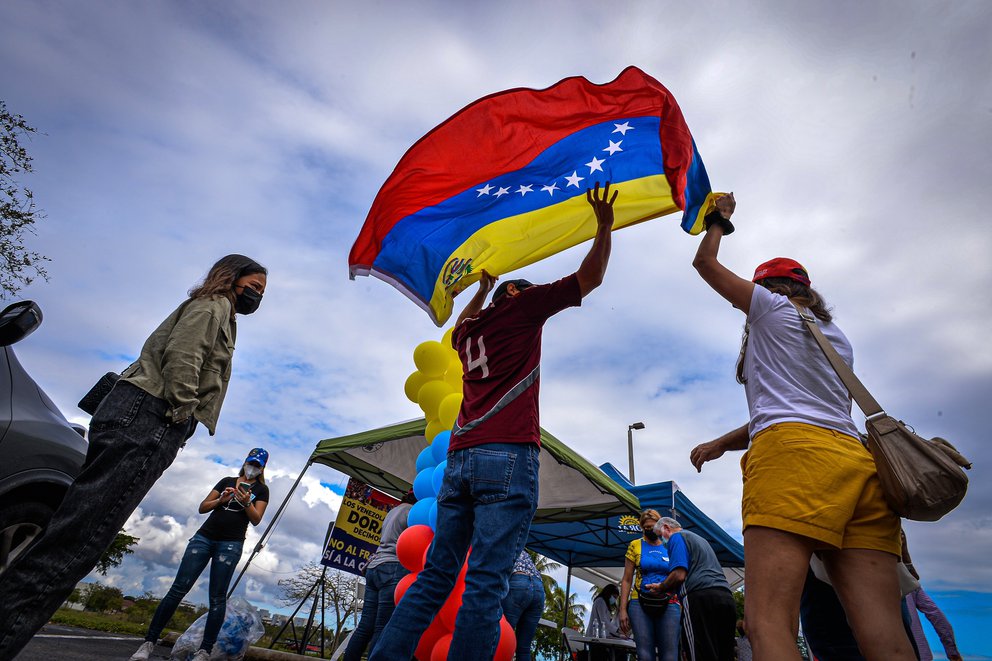 Venezolanos piden apoyo para ciudadanía por TPS